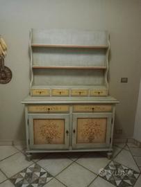 Credenza tirolese in legno antico decorato 