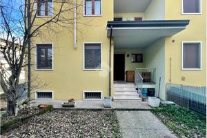 VILLA A SCHIERA A ZEVIO