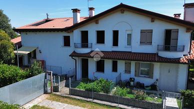 VILLA A SCHIERA CENTRALE A ROSSANO VENETO
