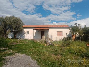 Casa indipendente in collina