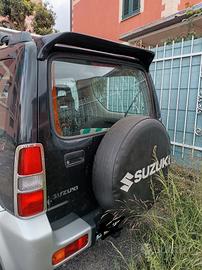 Si vende Suzuki Jimny