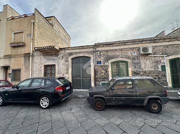 CASA SEMINDIPENDENTE A CATANIA