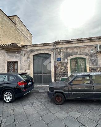 CASA SEMINDIPENDENTE A CATANIA