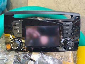 Autoradio Mopar con sistema di navigazione integra