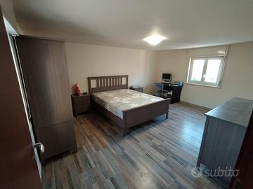 Stanza matrimoniale in appartamento con terrazza