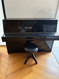 pianoforte verticale nero Yamaha mod Hamamat