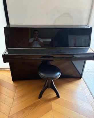pianoforte verticale nero Yamaha mod Hamamat