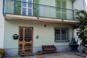 Casa (indipendente, libera su due lati, due piani)