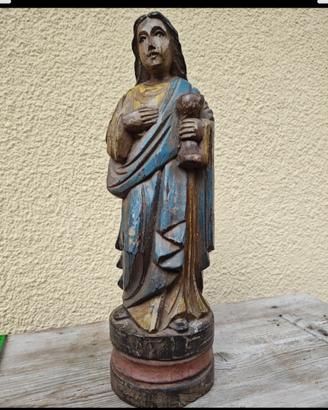 Antica statua lignea scolpita a mano. 