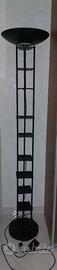 Piantana di design nero con scaffale libreria