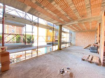 3Vani+TERRAZZO+Posto Auto al Centro MAV323