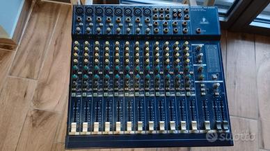 Mixer Behringer MX 2004A