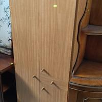 armadietto porta scope