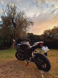 Yamaha YZF-R125 full optional + scarico Akrapovic