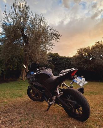 Yamaha YZF-R125 full optional + scarico Akrapovic