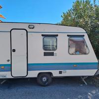 Roulotte 4 posti letto. Modello Adria