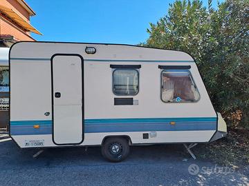 Roulotte 4 posti letto. Modello Adria