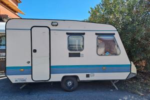 Roulotte 4 posti letto. Modello Adria