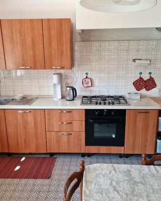 cucina e mobile credenza 