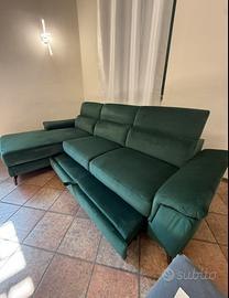 Divano elegante in velluto color verde smeraldo 💚