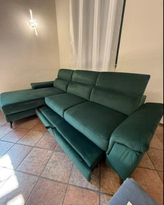 Divano elegante in velluto color verde smeraldo 💚
