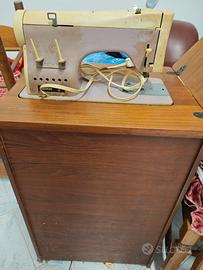 Macchina per cucire Necchi anni 80