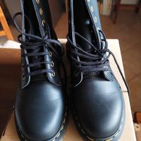 DR MARTENS VEGAN 1460 NERE 39UE