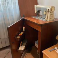 Macchina da cucire necchi