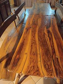 Tavoli legno ulivo con panche e sedie e angoliera