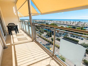 Elegante fronte mare in centro con posto auto