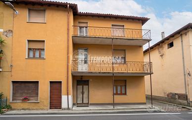 TERRACIELO CON NEGOZIO E DUE APPARTAMENTI