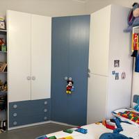 Cameretta con armadio angolare come NUOVA