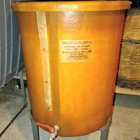 Contenitore silos vetroresina per vino olio acqua