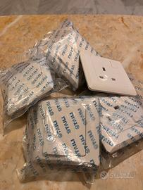 Prese e interruttori da parete Taili