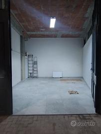 Garage Ampio e Ristrutturato - Via Italo Svevo 39