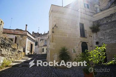 Palazzo / Stabile di 152 m² con 3 locali a Matera