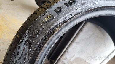 Gomma pneumatico Vredestein 245 45 18