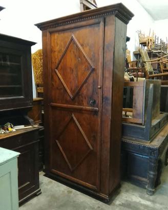 Antico armadione inizio '600 in cirmolo