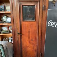 Cabina telefonica in legno