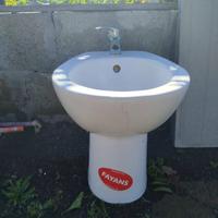 Bidet in ceramica completo di rubinetto