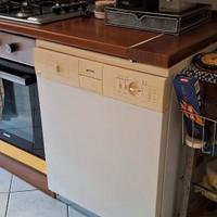 SI VENDE FORNO, PIANO COTTURA FRIGO E LAVASTOVIGLI