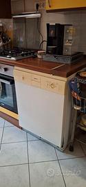 SI VENDE FORNO, PIANO COTTURA FRIGO E LAVASTOVIGLI
