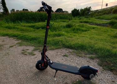 Monopattino elettrico SegwayNinebot F2 Pro (NUOVO)
