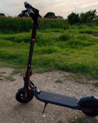 Monopattino elettrico SegwayNinebot F2 Pro (NUOVO)