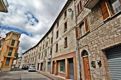 2 LOCALI A GUALDO TADINO