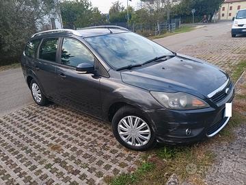 Ford Focus sw 1.6 tdi 90 cv con gancio traino