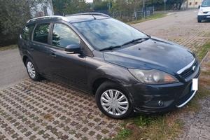 Ford Focus sw 1.6 tdi 90 cv con gancio traino