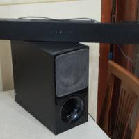 Questo è un sistema soundbar e subwoofer wireless 