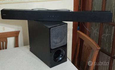 Questo è un sistema soundbar e subwoofer wireless 
