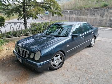 Mercedes Daimler E 250 TD Classic